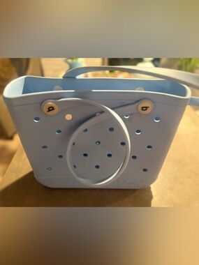 Bogg Bag small/medium Periwinkle Tote one side of handle twists great condition